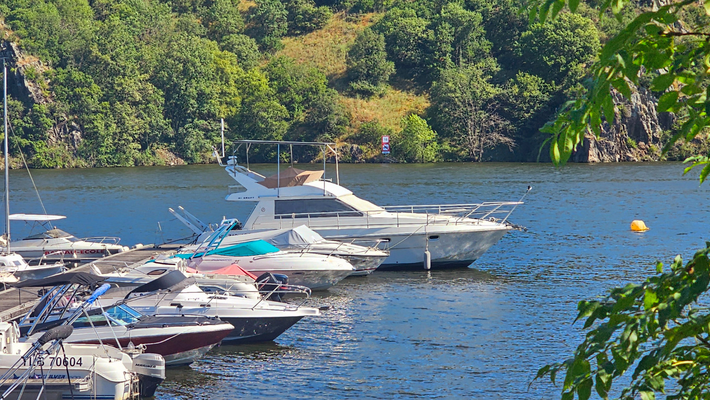 Logement GreenGo: Bateau de 12 mètres en pleine nature sur les gorges de la Loire