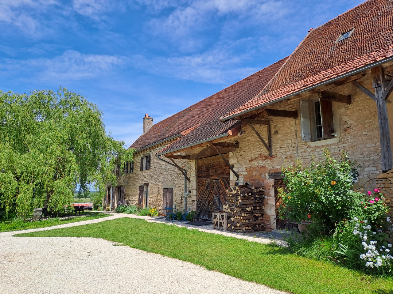 Gîte de campagne "la Chavoche" situé en lisière de bois et à proximité d’une rivière - Bourgogne