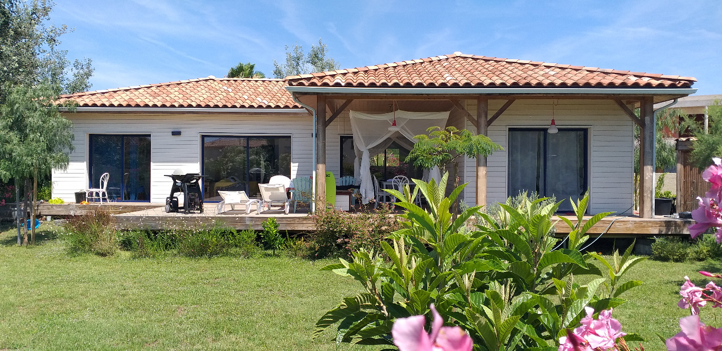 Villa et jardin au calme, plage à 300 m