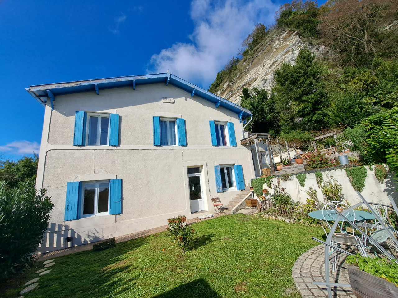 Hôte GreenGo: C'est une maison bleue.....