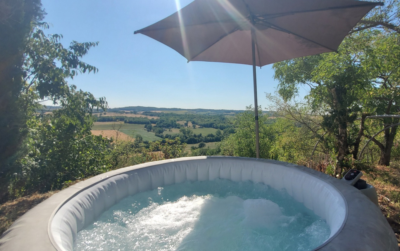 Parenthèse de charme à la campagne avec jacuzzi privatif