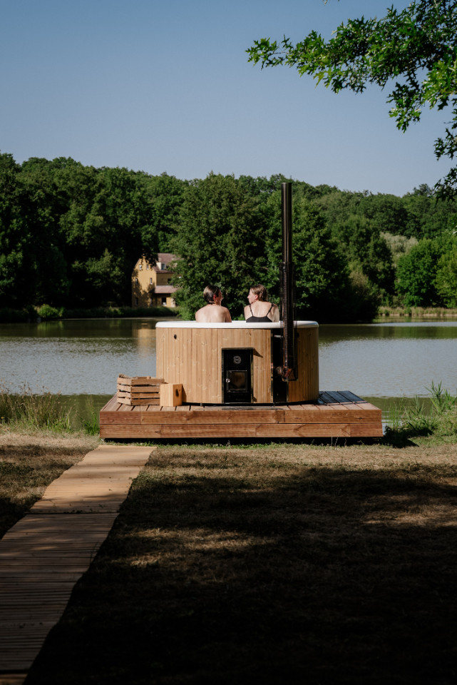 Logement GreenGo: Tipi, Bain Nordique Privatif inclus et Activités au bord du lac dans le Perche