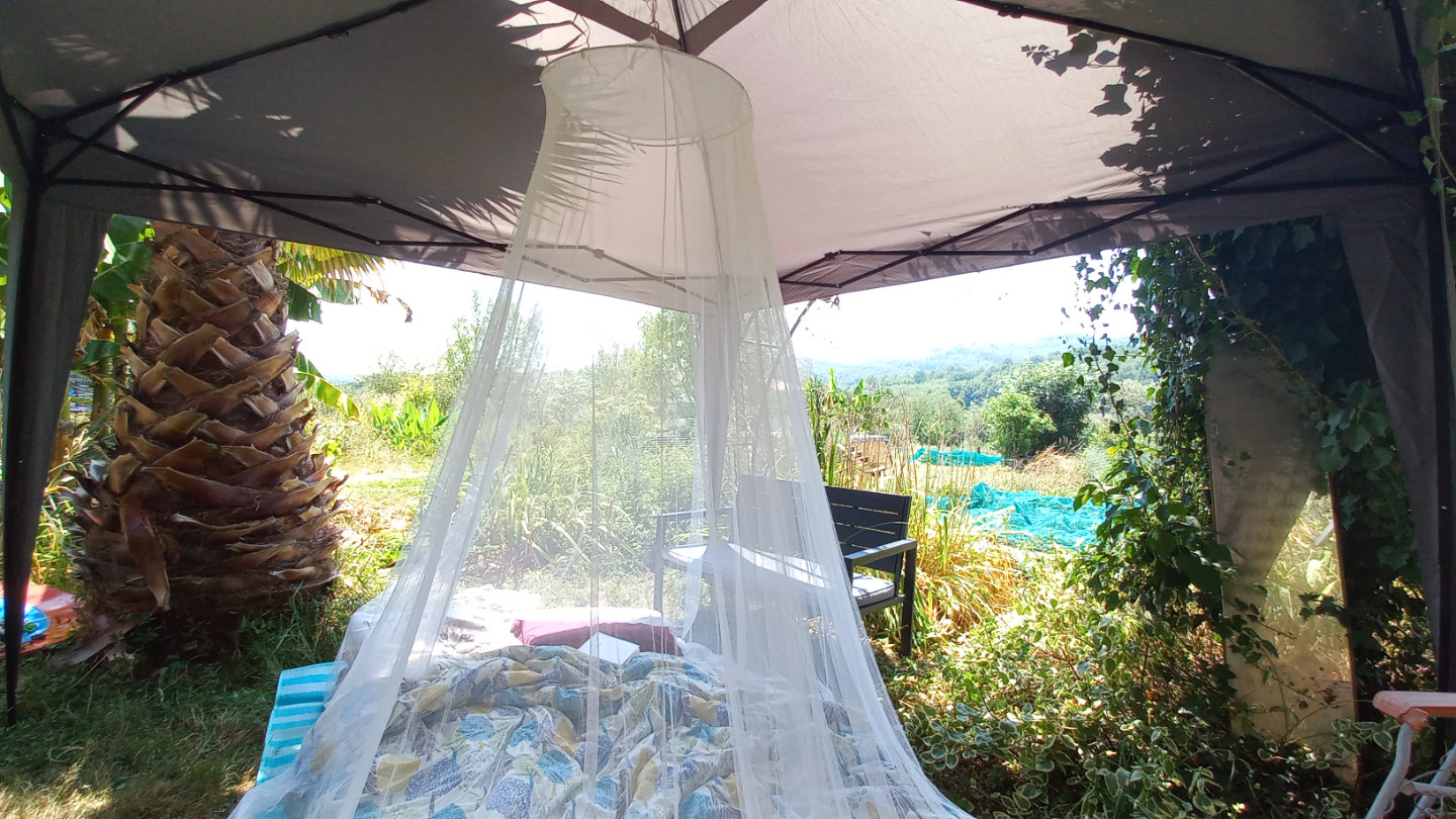 GreenGo Maison écologique avec piscine, jardin maraîcher et mares