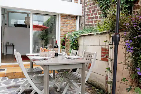 Maison familiale 90 m2 avec cour ensoleillée