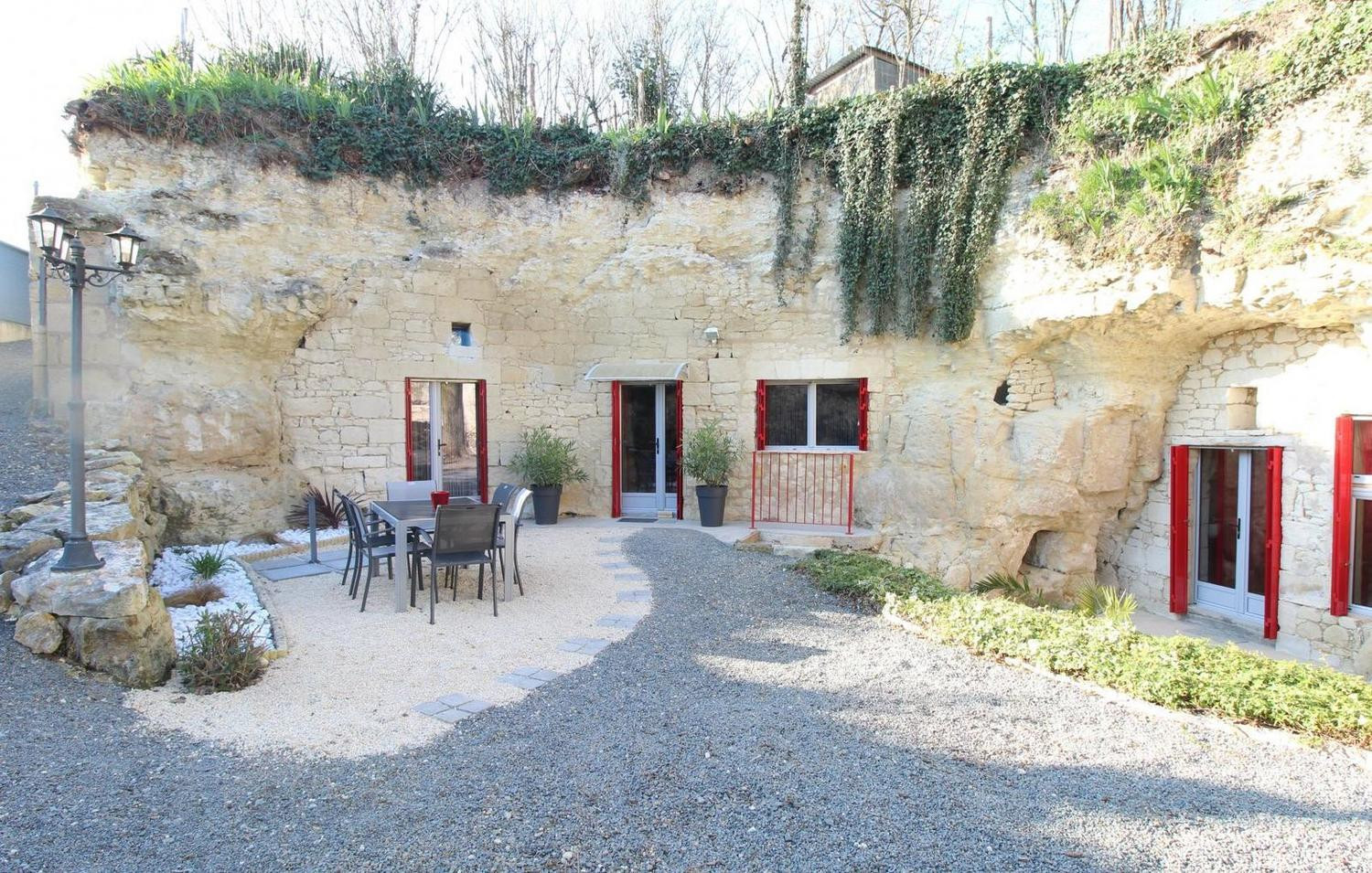 La Grotte Rouge, gîte troglodyte 6 personnes