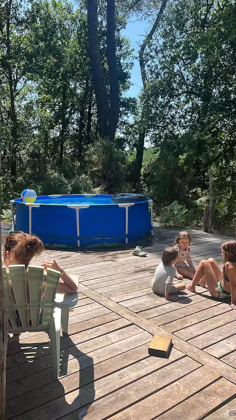 Logement GreenGo: Tinny house with bath, piscine only summer and grand terrace by the forest