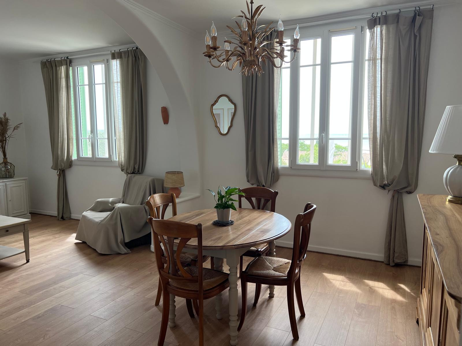 Maison de charme sur les bords de l'étang avec vue