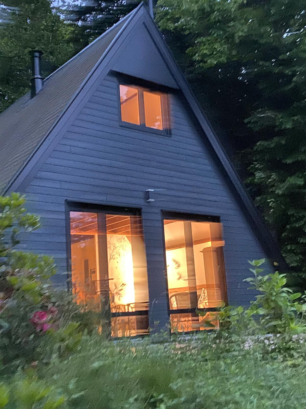 Esprit cabane chic en forêt à 10 minutes des plages de la baie de Douarnenez