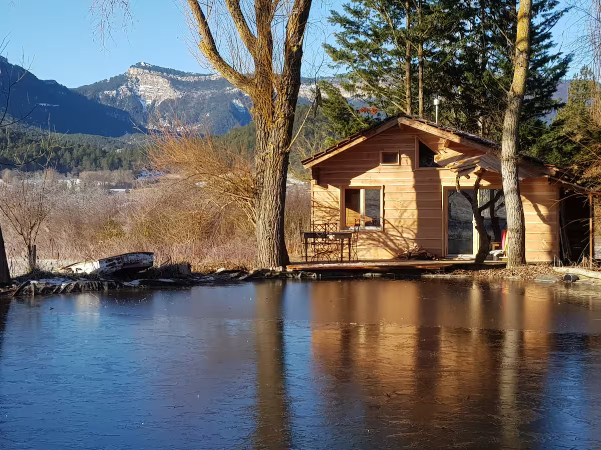Logement GreenGo: Chalet au bord de l eau