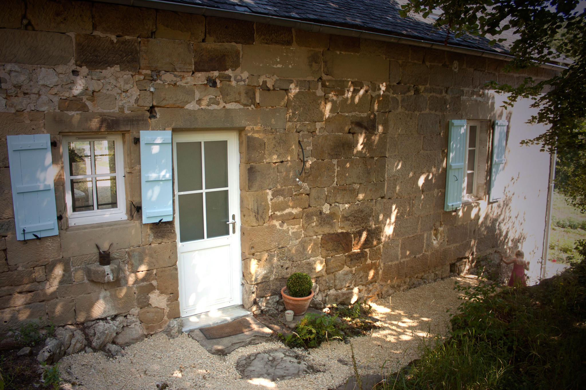 La Maison aux volets bleus près du Lac du Causse