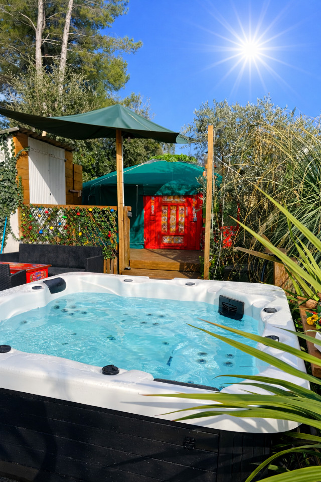 Hôte GreenGo: Yourte tout confort tout inclus sans vis à vis avec Jacuzzi - Shangri-la-Roque