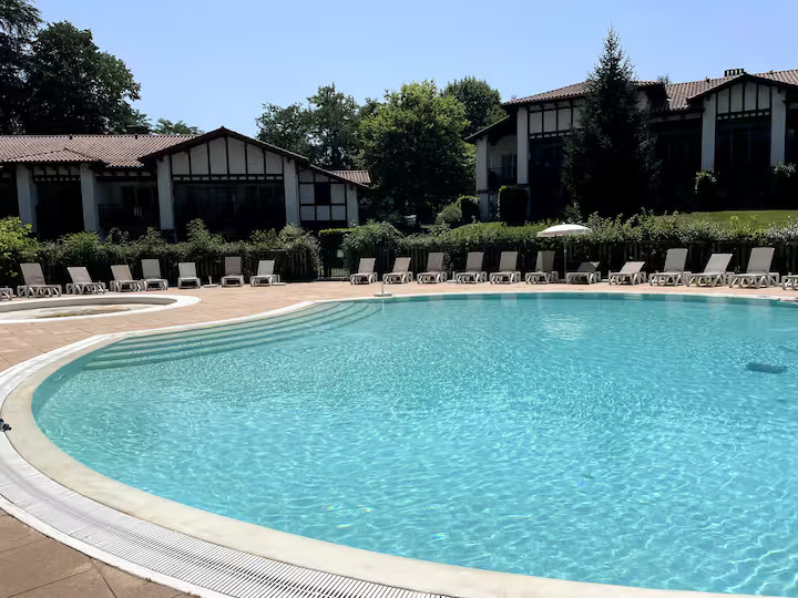 T2 cosy avec piscine • St-Jean-Pied-de-Port à pied