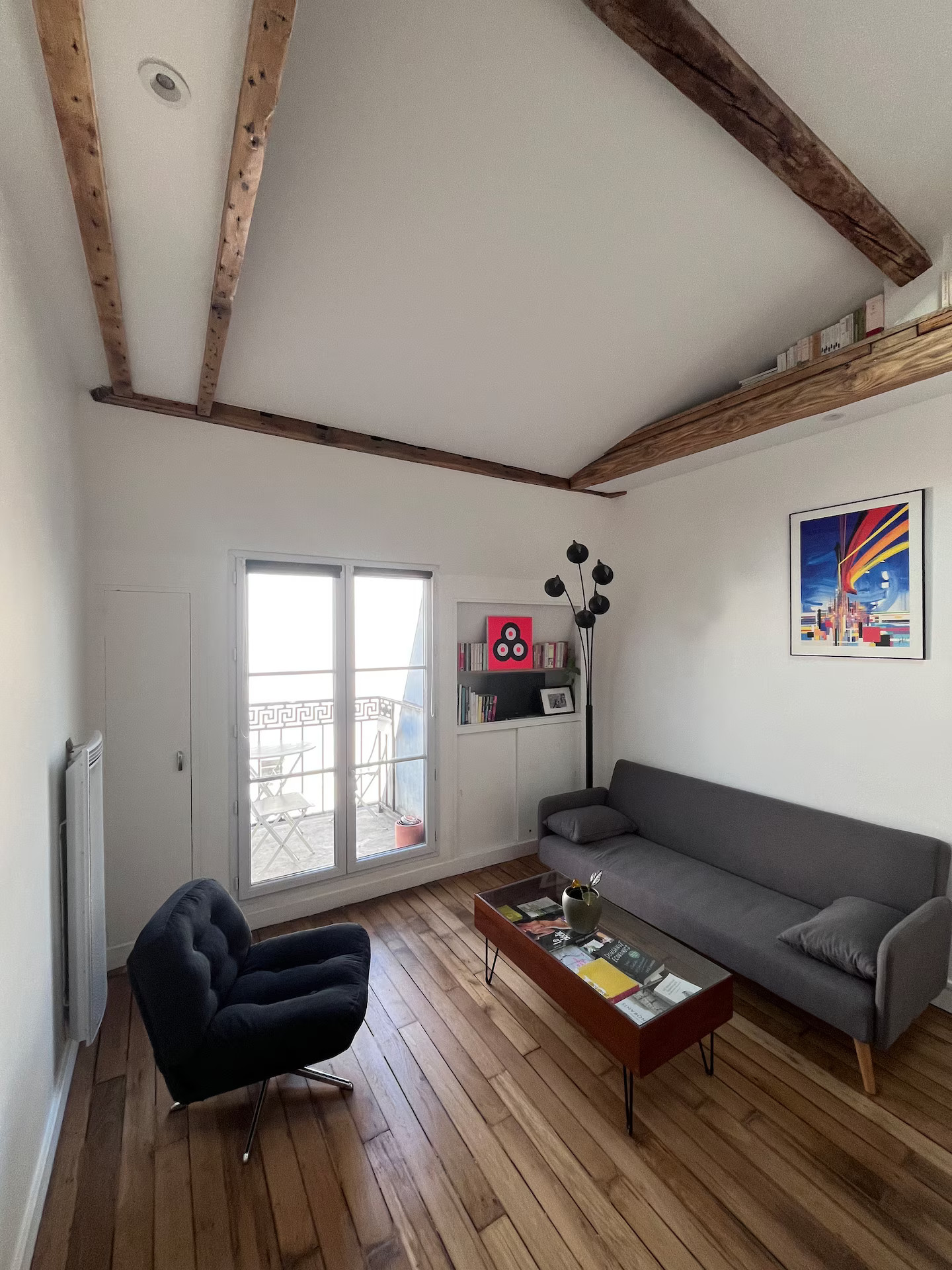 Lumineux studio sous les toits
