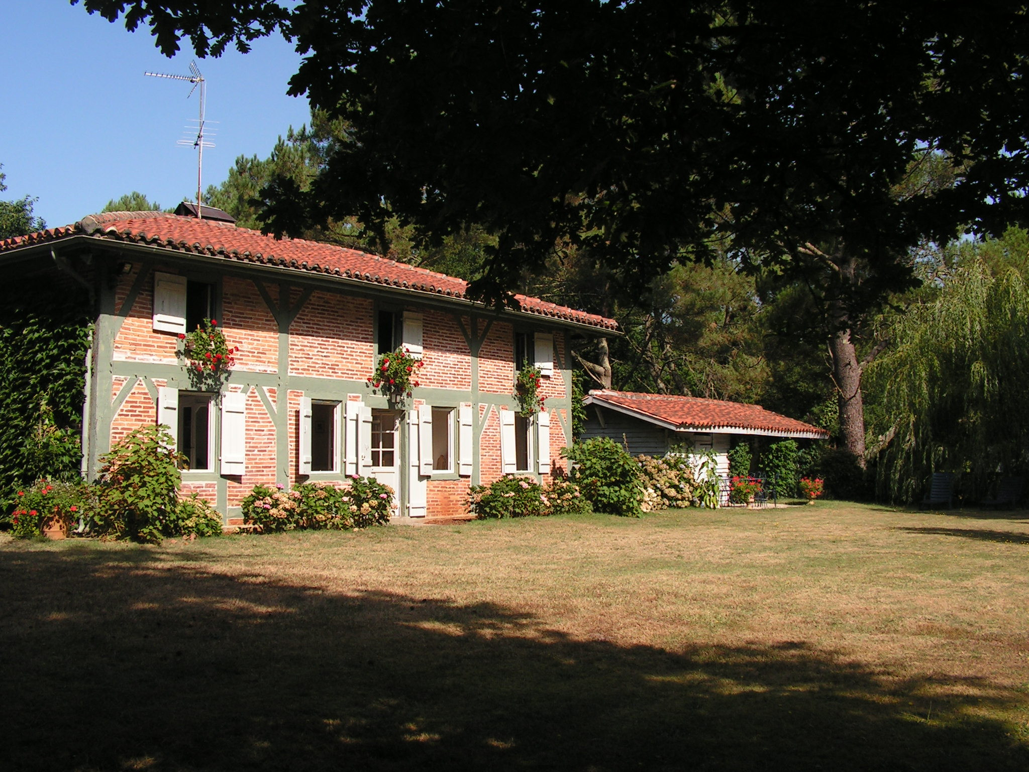 Maison landaise au sein d'un magnifique airial