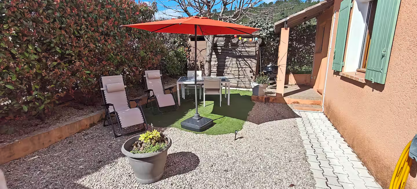 Lou Cantoun dei Maures, T2 cosy avec terrasse, animaux acceptés