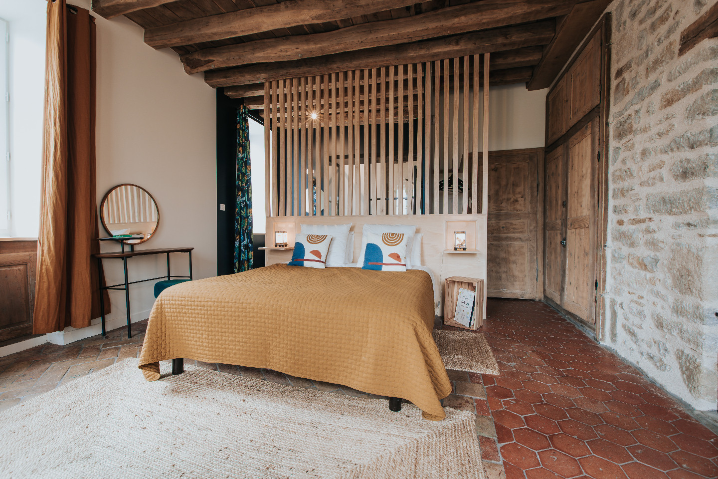 Logement GreenGo: Le Chainey • Chambre avec terrasse et vue vignes