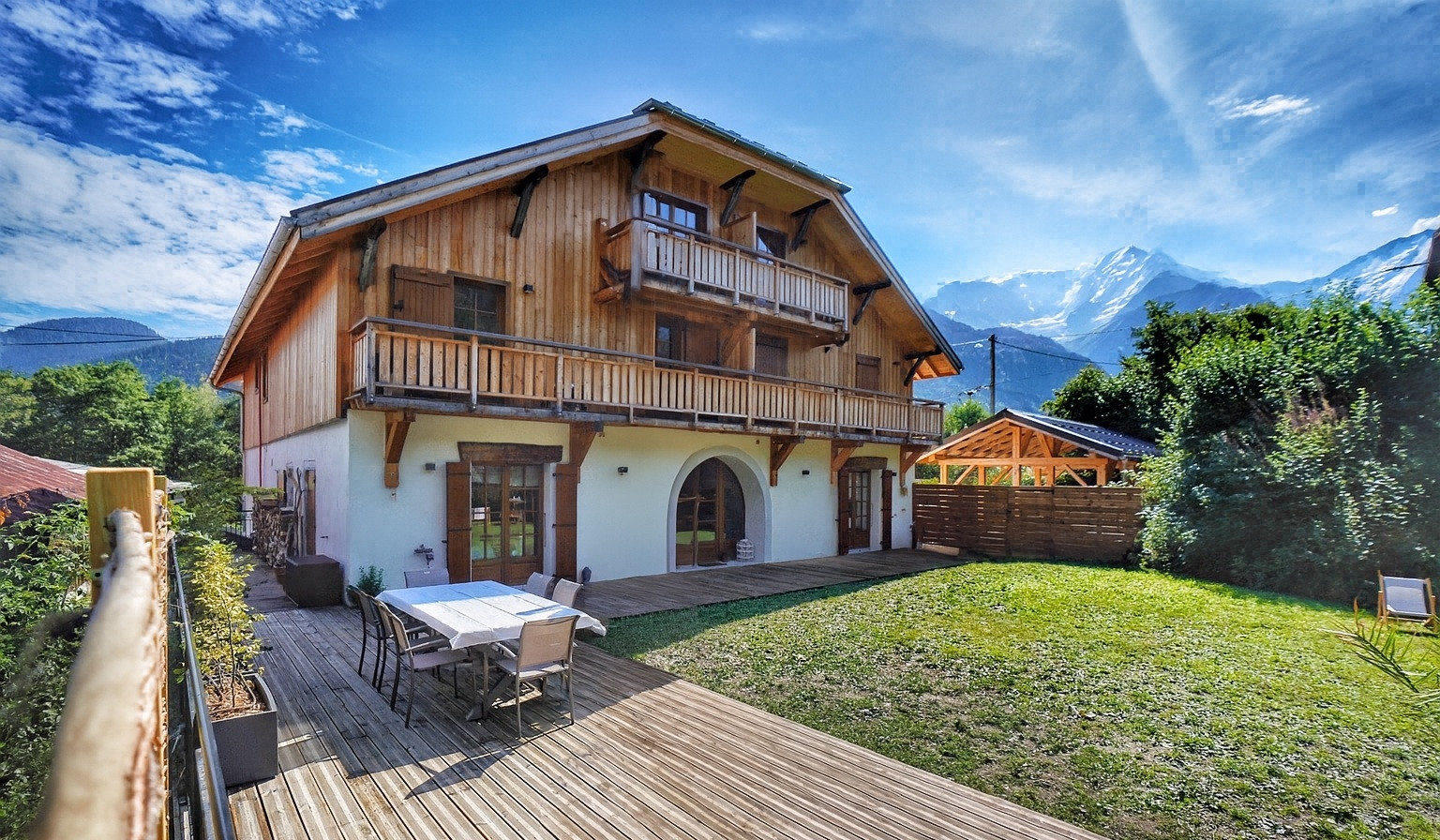 L'Ours Polaire, chalet avec jardin, proche des pistes, vue Mont Blanc.