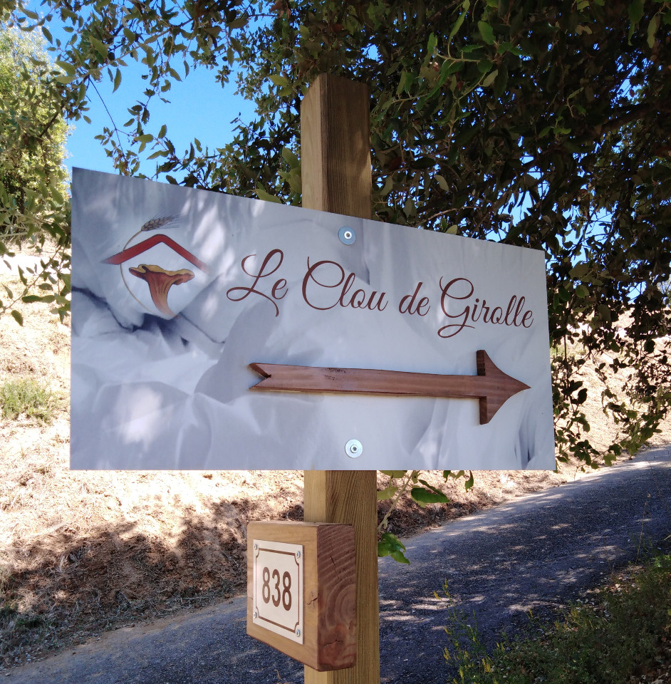 GreenGo Le Clou de girolle, une maison en paille