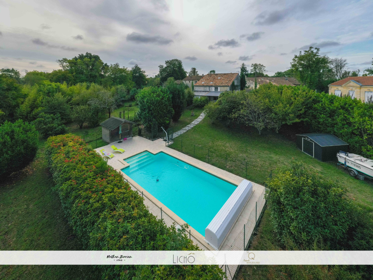 La Grange de Bellefontaine et sa piscine privée