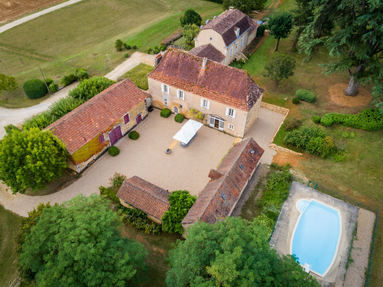 Domaine du Trouiller - nature & piscine en Périgord
