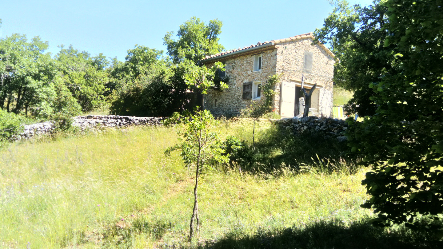 GreenGo Cabanon Provençal dans la colline proche Ventoux