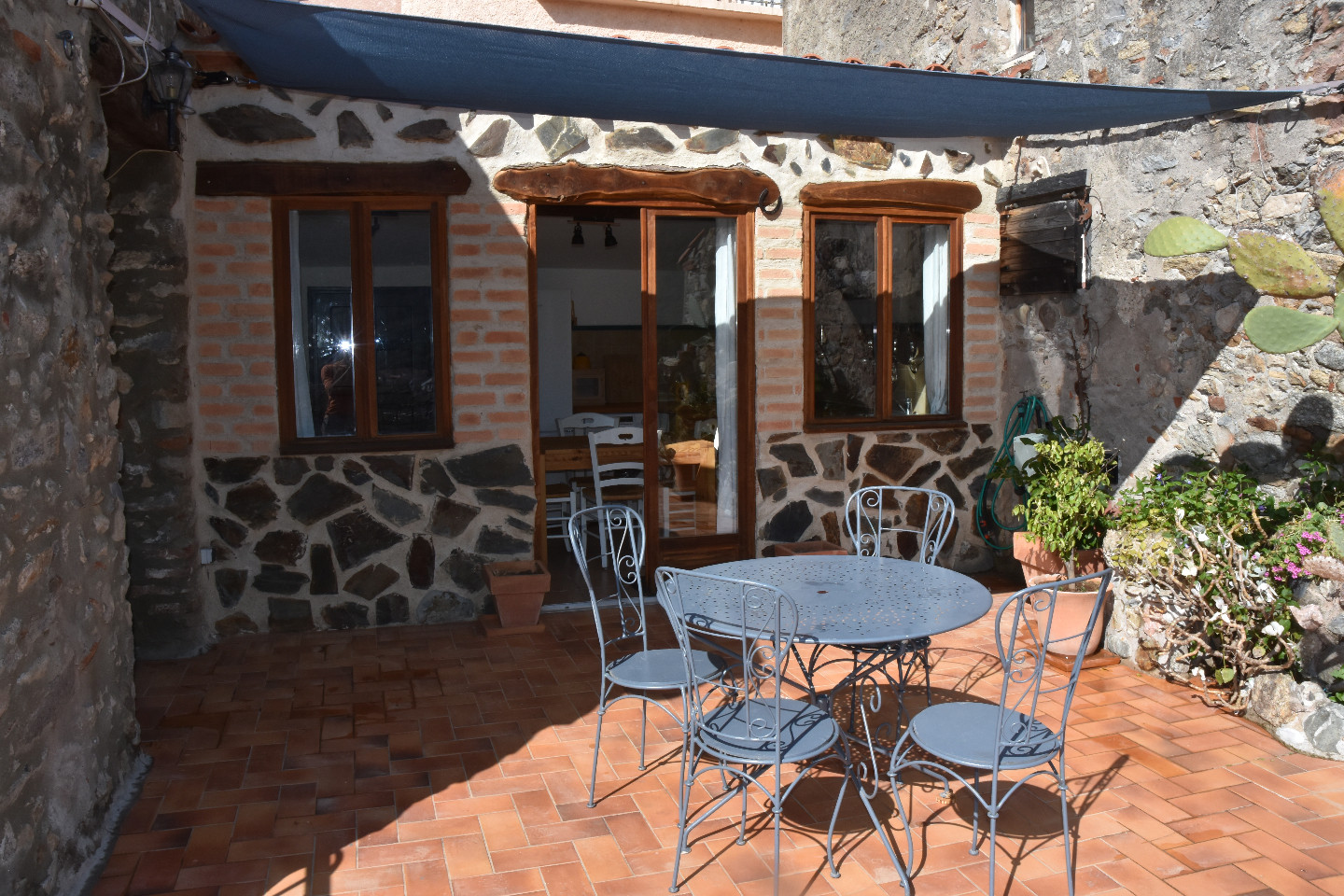 GreenGo Charmante maison de village à Palalda - grande terrasse intime avec vue sur les montagnes