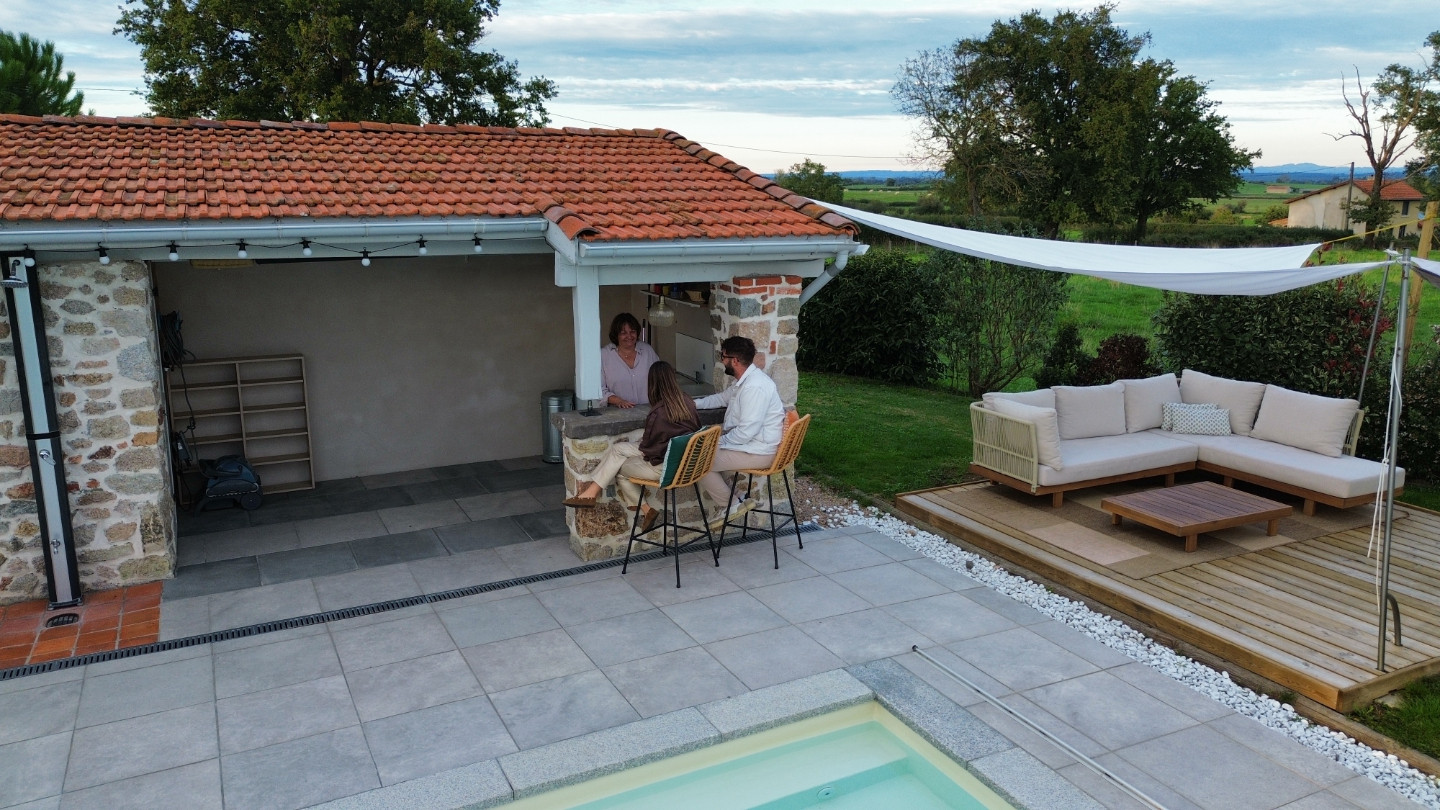 GreenGo Le Logis des Écuries **** - Chambres de charmes avec piscine - Côte Roannaise