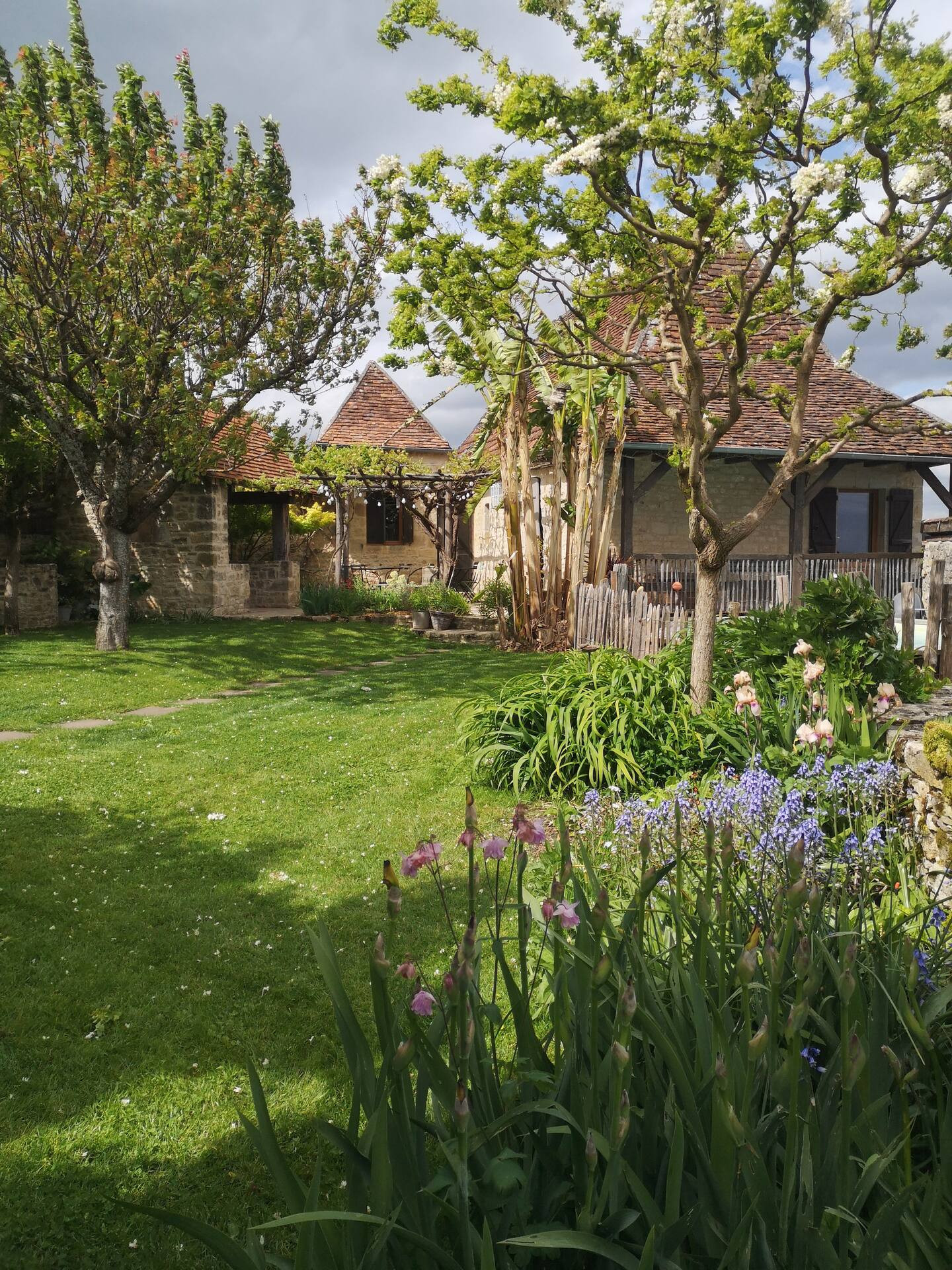 Logement GreenGo: Maison Haut Jardin - charmant gîte pour 5 personnes - piscine et jardin privés