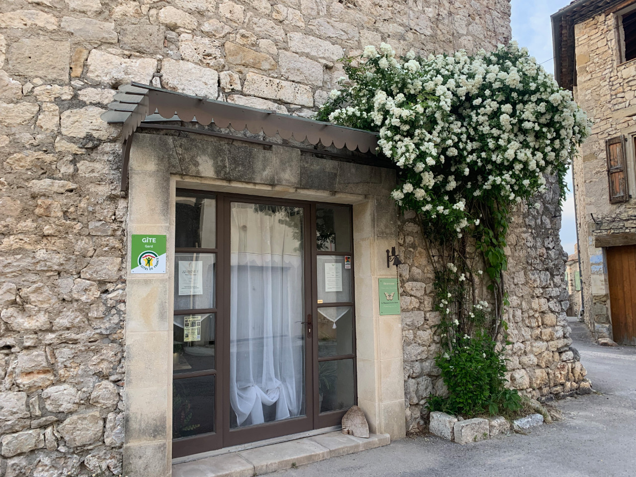 GreenGo Maison de charme dans village authentique entre Nîmes et Uzès, proche du Pont du Gard