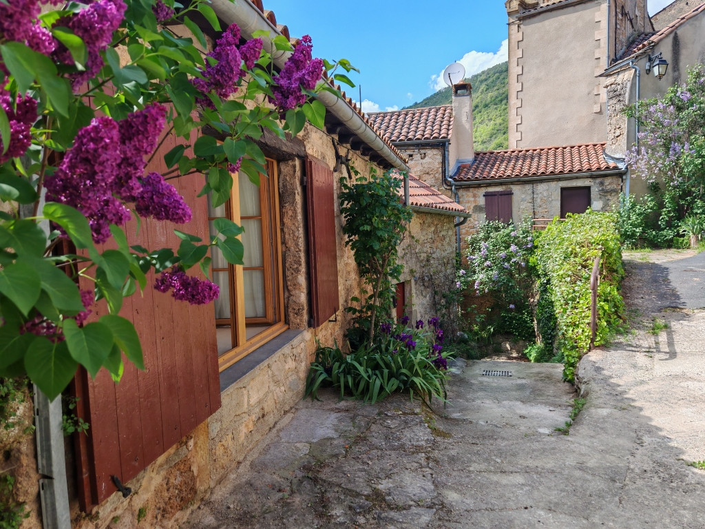 Hôte GreenGo: Gîte Mandaline - Maison de village avec jacuzzi intérieur - au hameau de St. Geniez de Bertrand