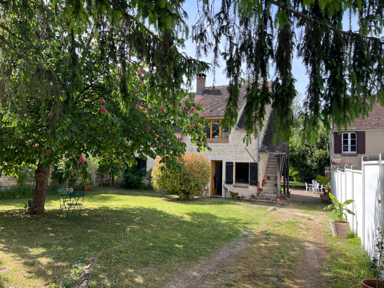 La petite maison au bord de canal du Loing