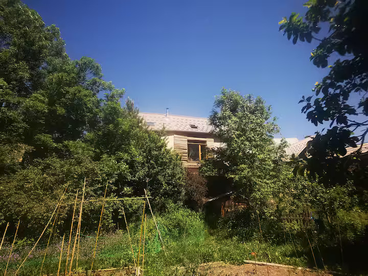Maison au pied de la montagne