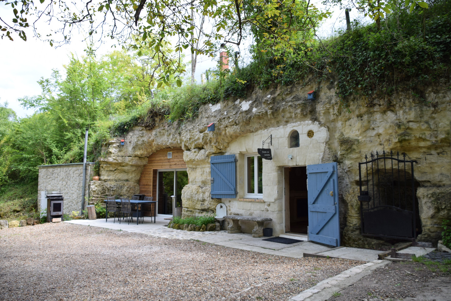Troglo-gîte Pierre de Lumière