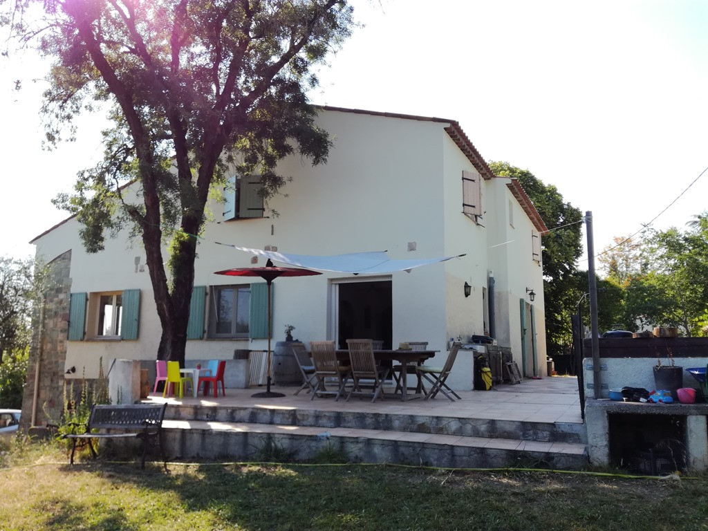 Spacieuse maison familiale - village provençal