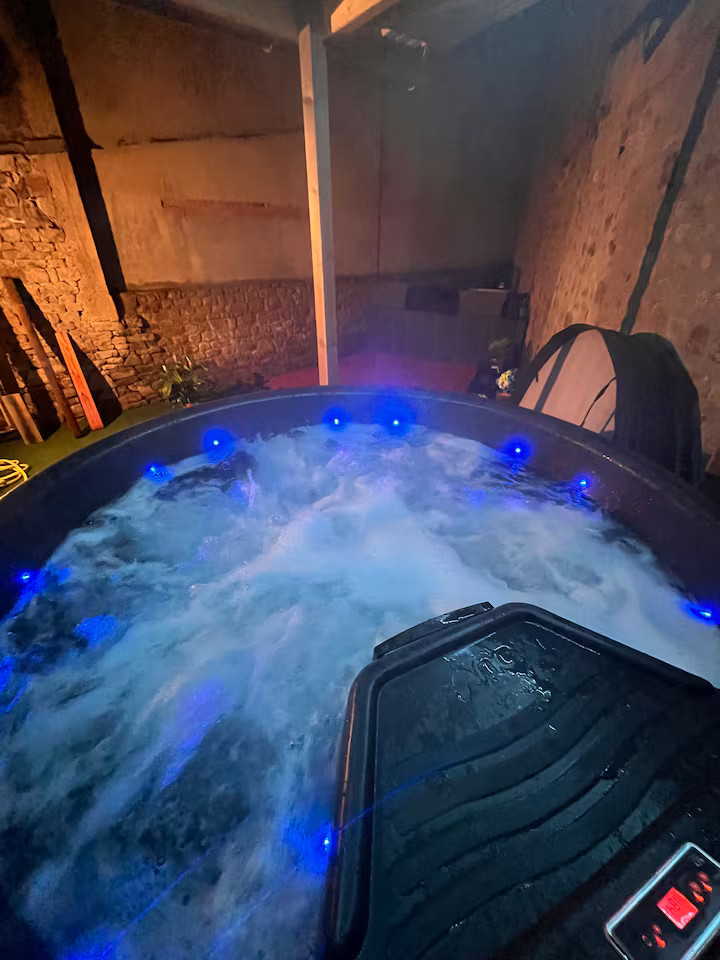 GreenGo Atelier du spa jacuzzi illimité prés du mont saint Michel en plein centre ville d'Avranches