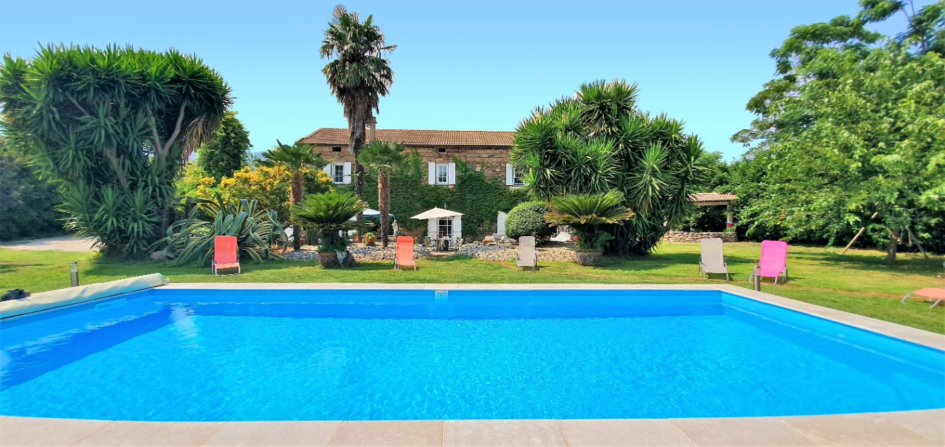 700m de la mer, Maison Familiale de vacances, piscine chauffée, volley-ball, ping-pong, pétanque...