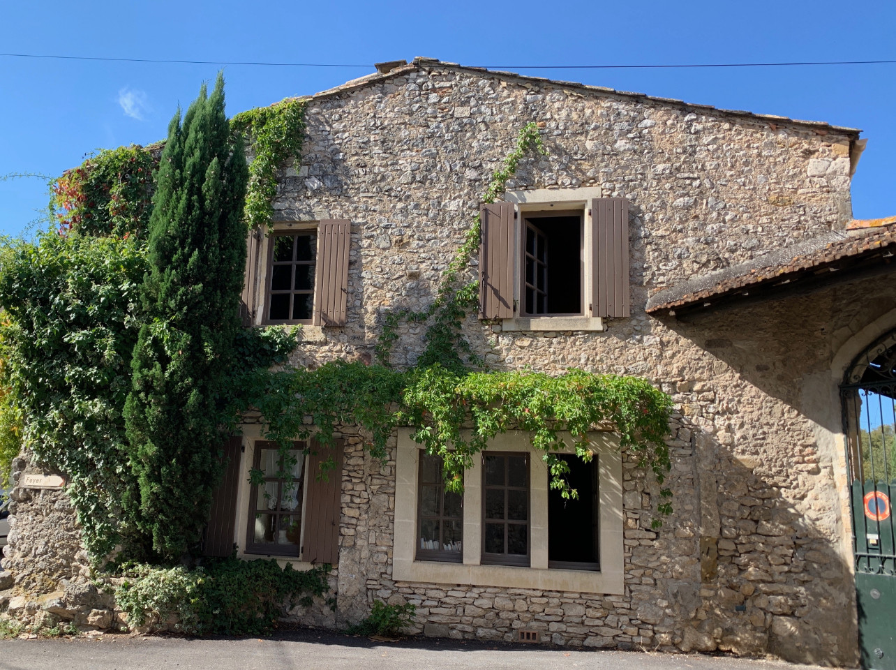 Maison de charme dans village authentique entre Nîmes et Uzès, proche du Pont du Gard
