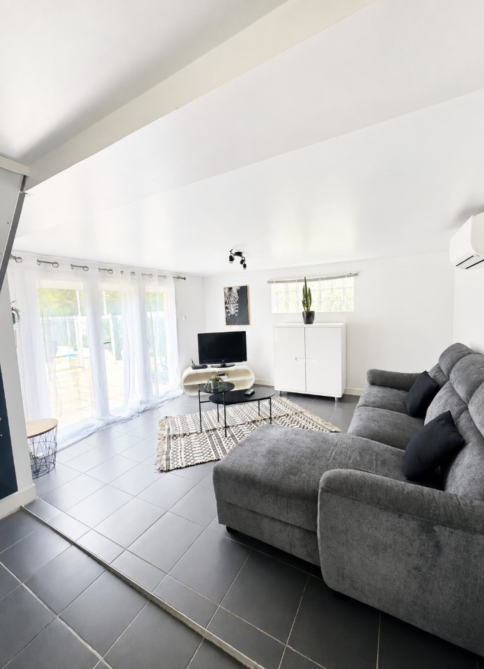 GreenGo Petite maisonnette avec accés piscine