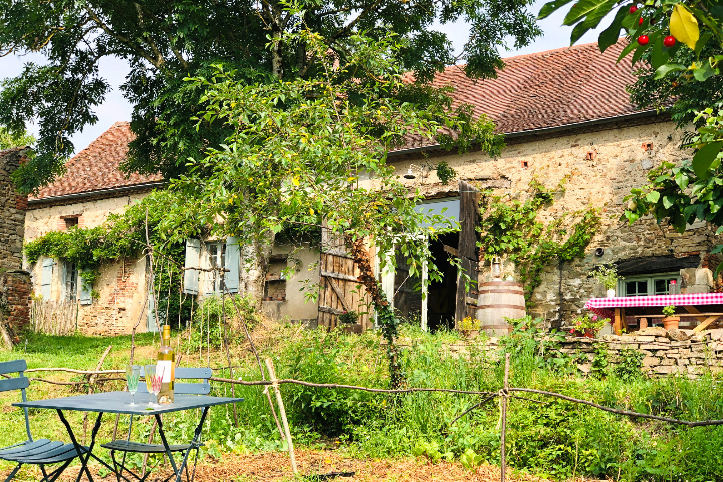 Gite au Bray - une petite ferme au cœur d'un jardin-forêt