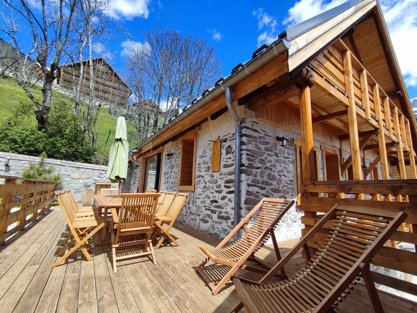 Chalet le Petit +, chalet de qualité avec jardin au centre du village