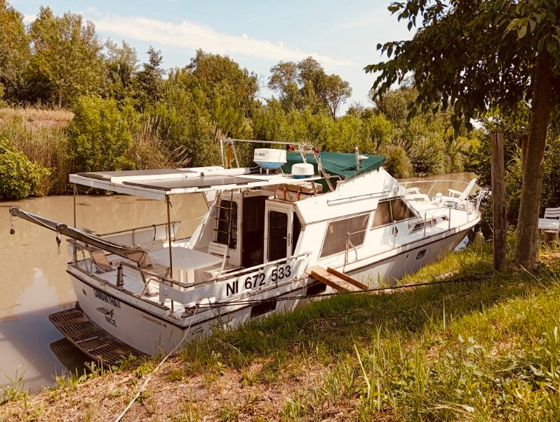 Bateau à quai canal du midi