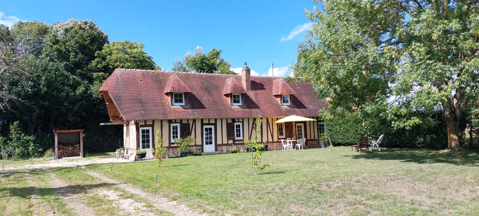Maison normande et son verger