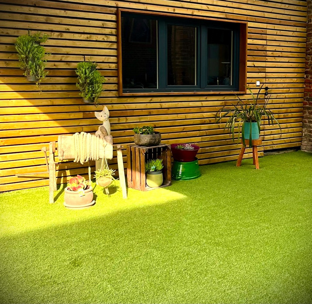 GreenGo Benelo's room