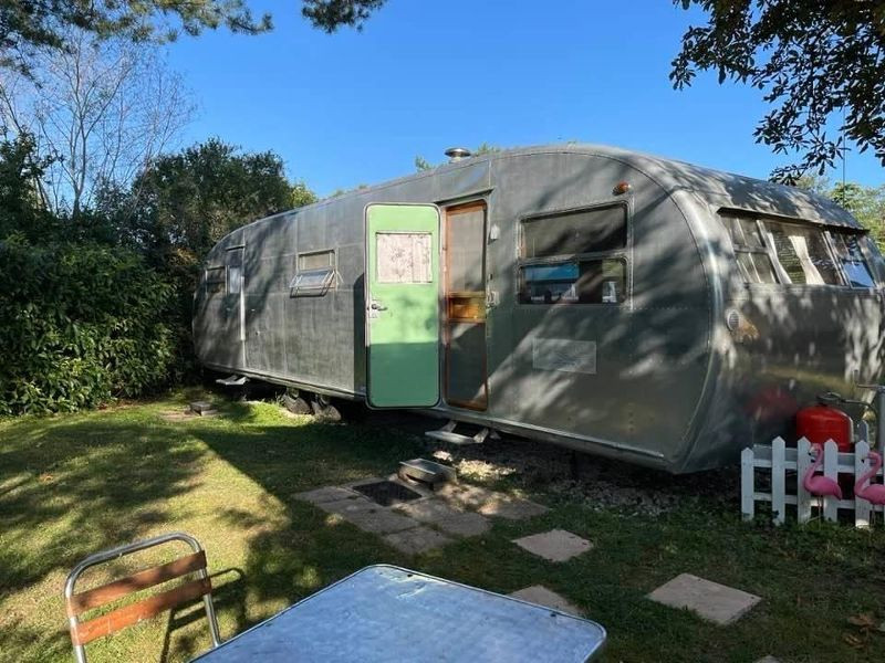 GreenGo Caravane américaine vintage Royale Spartanette 1951