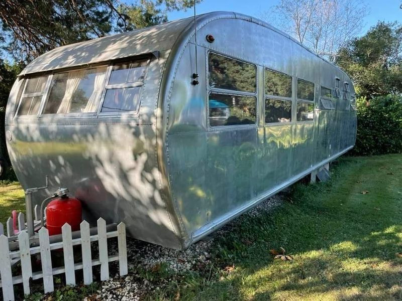 Caravane américaine vintage Royale Spartanette 1951