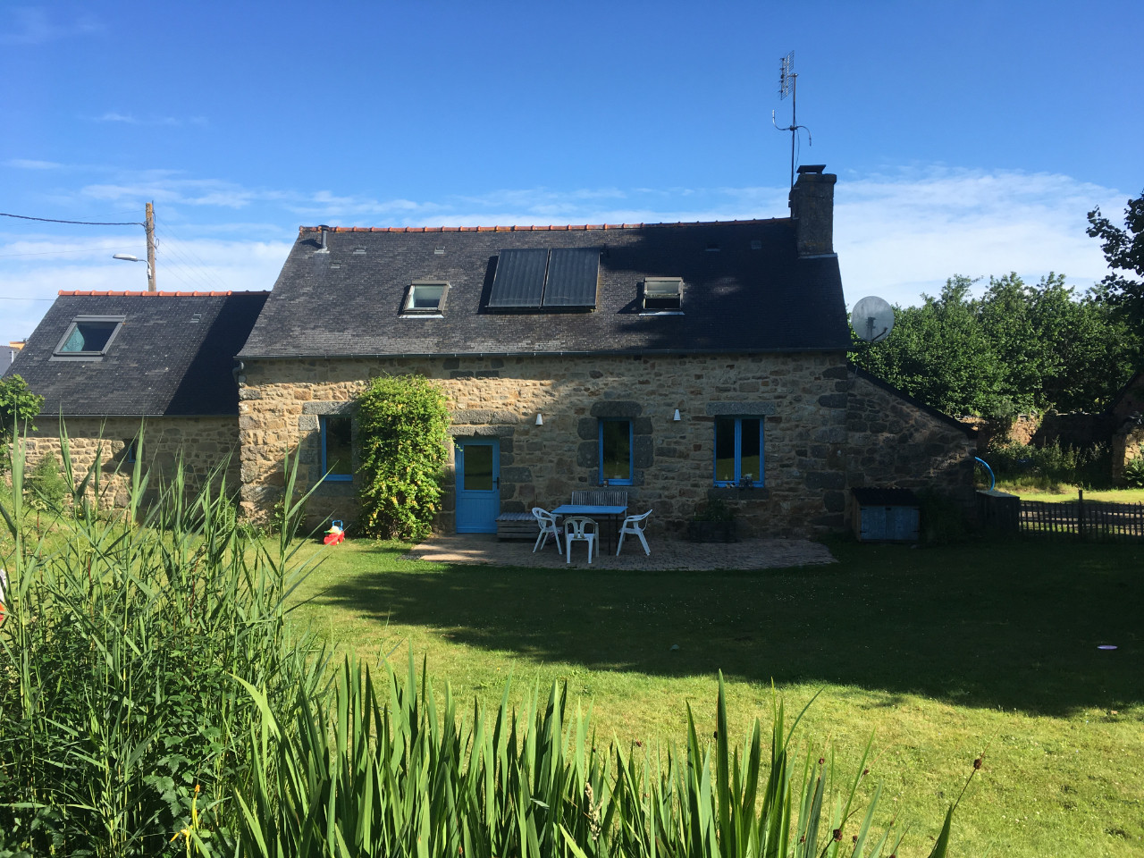 Logement GreenGo: Maison de campagne entre terre et mer, au calme, avec grand jardin, potager et animaux.