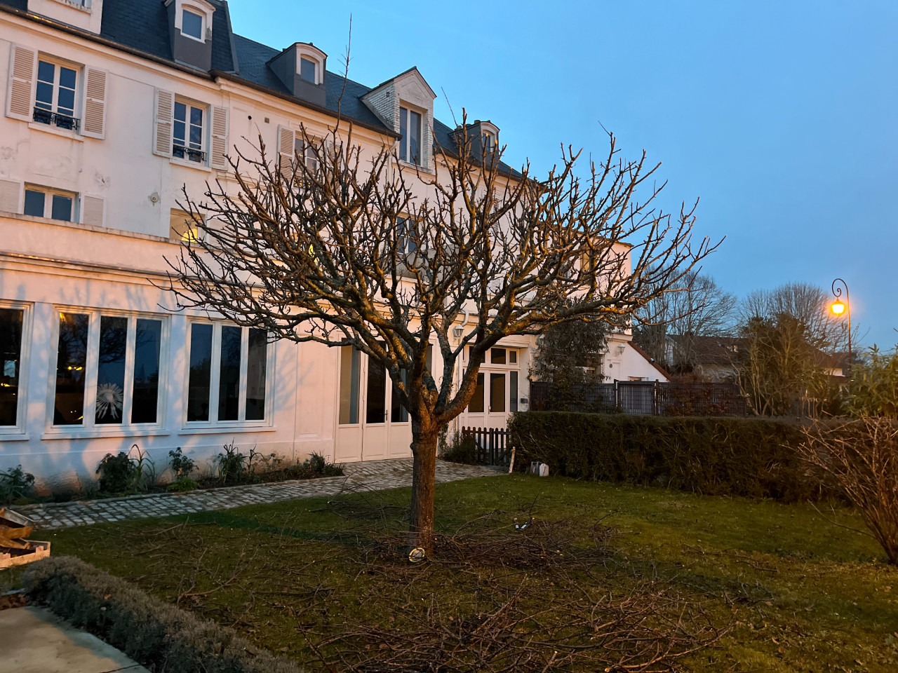 Appartement lumineux avec jardin dans village médiéval