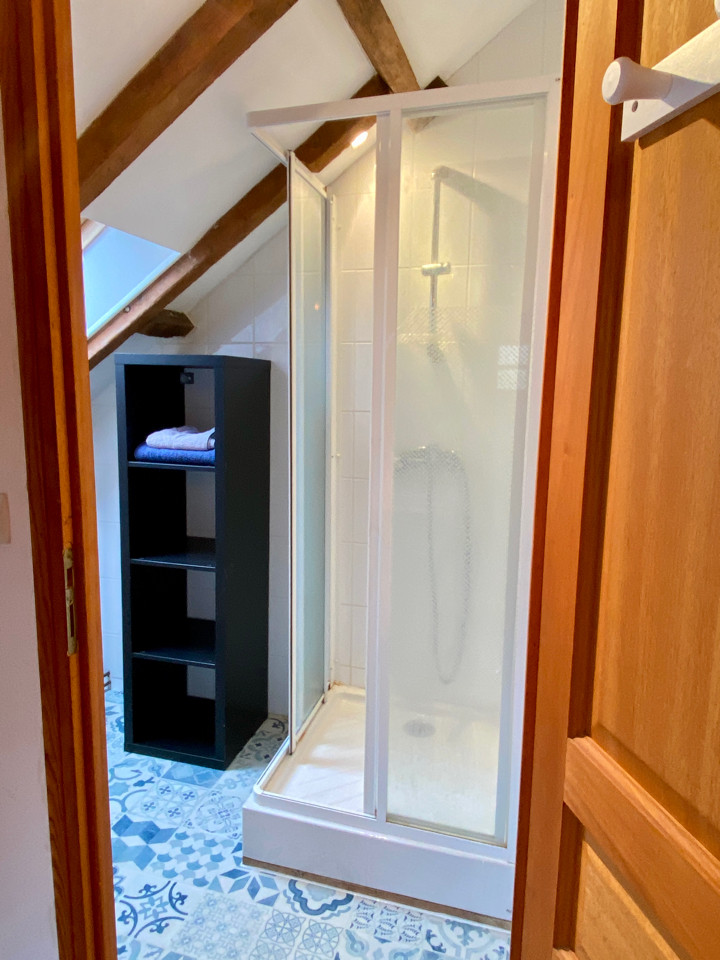 GreenGo Chambre spacieuse à l'étage, dans une maison à la campagne.