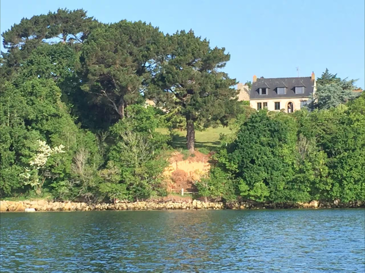 Propriété pieds dans l'eau. Vue mer exceptionnelle.