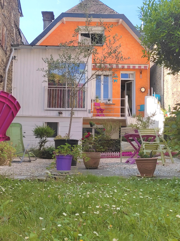 "Bonheur et Partage" Centre ville tout à pied , reposant ,jardin cosy